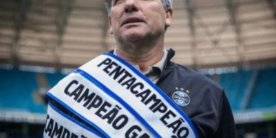 Com a volta de Renato, Grêmio muda ambiente e torcida se anima com selfies e sorrisos